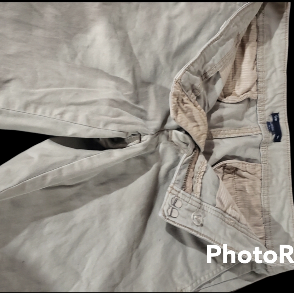 Ladies Gap, sz 8, Bermuda Khaki shorts